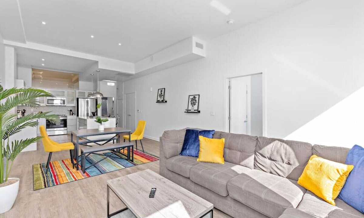 Downtown Kansas City Apartment | ! King Bed ! Downtown Highrise!