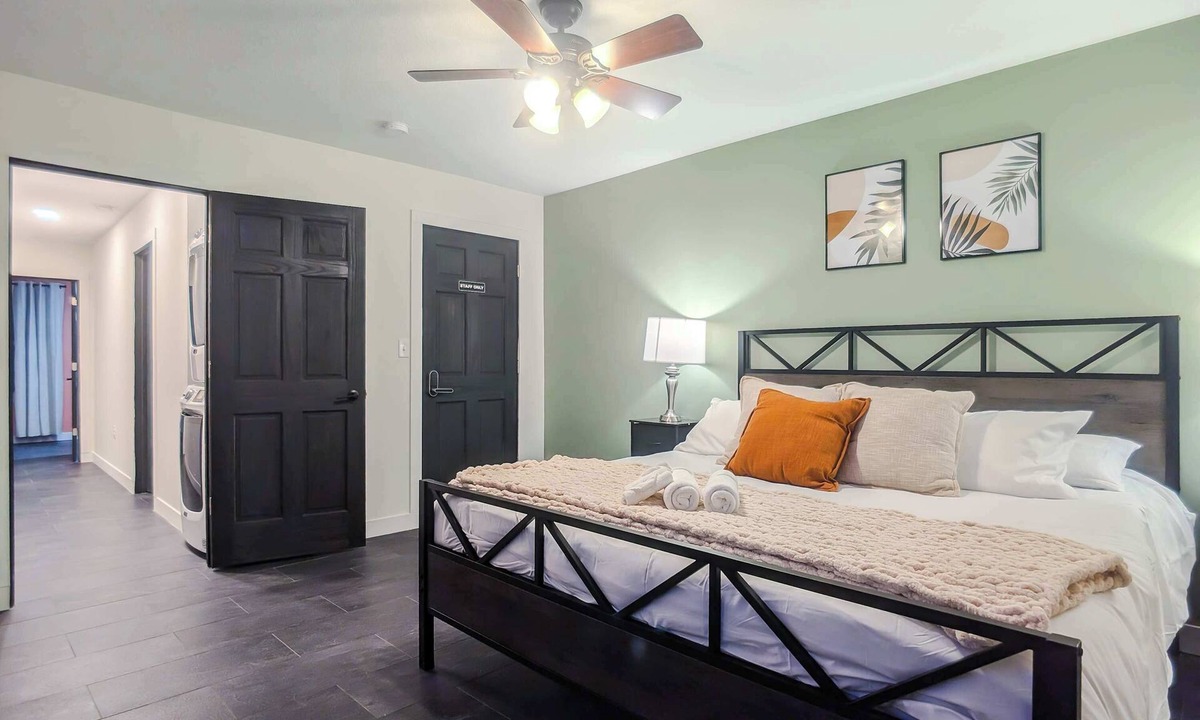 Fairfield Beach Apartment | King Bed Firepit Buckeye Lake Hebron 18 Mins