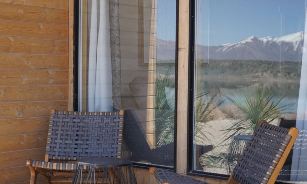 Utah Cabin | King Bed-Firepit-Shade-Chairs-Dark Skies