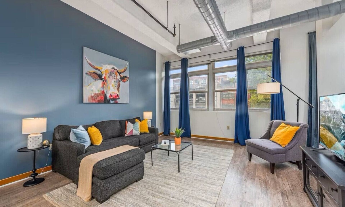 Mission Apartment | King Bed | Great Location