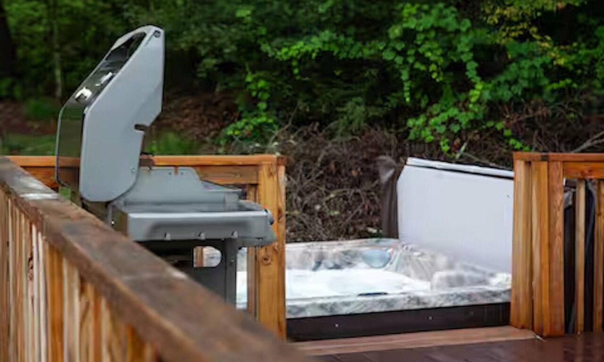 Ellenville Cabin | King Bed & Hot Tub, Unit C