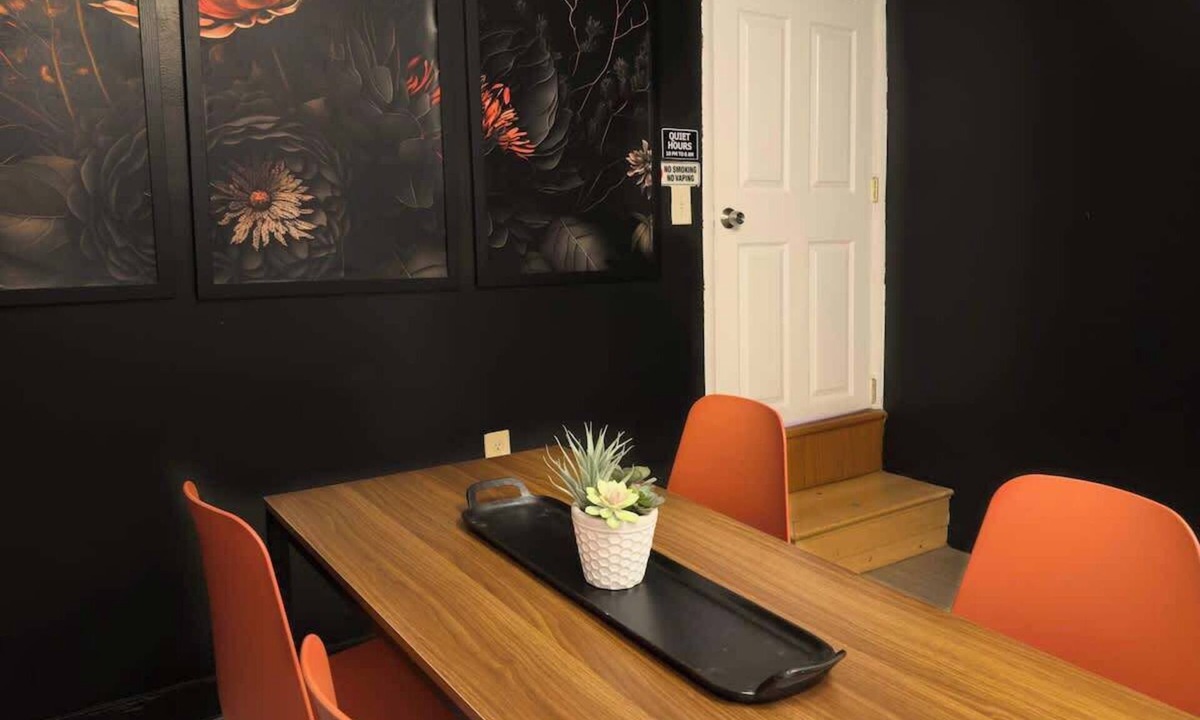 Gayborhood Apartment | King Bed | Huge Dining Area | Walk Score 99 | Loft