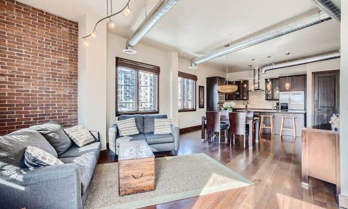 Ballpark Apartment | King Bed| Loft in LoDo RiNo| Mountain|BallparkView