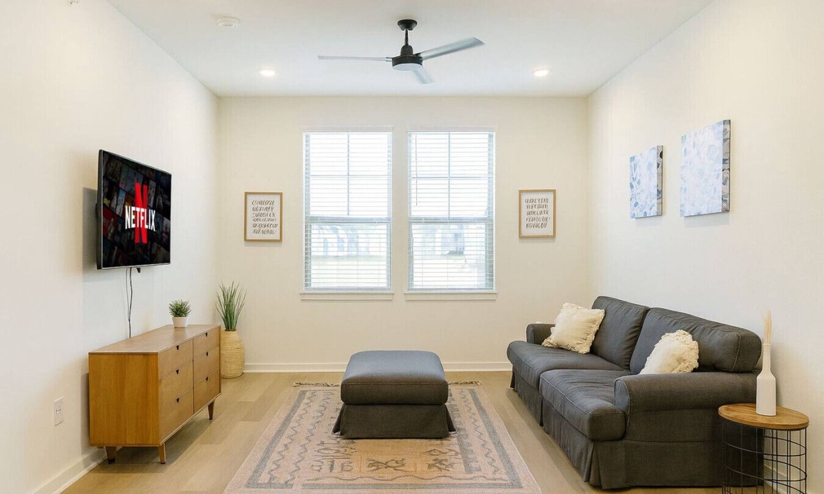 Sherman Apartment | King Bed · Near Med Center · Long Worker Stays