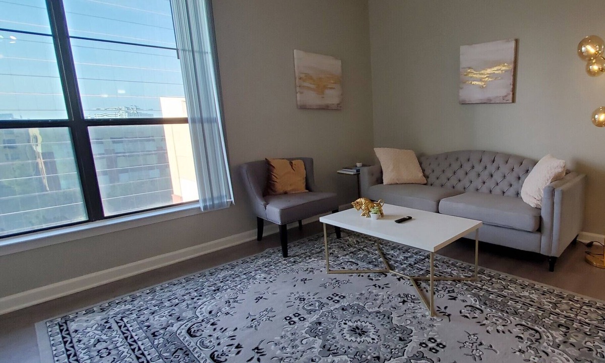 Far North Dallas Apartment | King Bed + Pool in Great Location by Galleria - H
