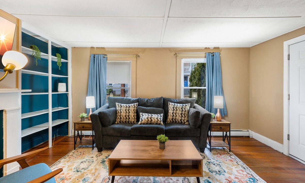 Poughkeepsie Apartment | King Bed Private Parking Fast Internet