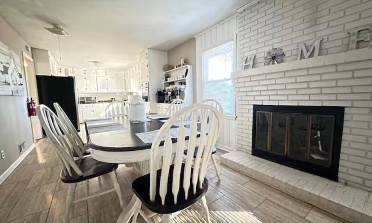 Roswell House | King bed, ranch on 1 acre, pets & long-term okay!