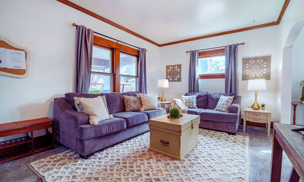 Fort Wayne House | King Bed, Stocked Kitchen, Easy Driveway Parking, 2mi to Downtown & Coliseum