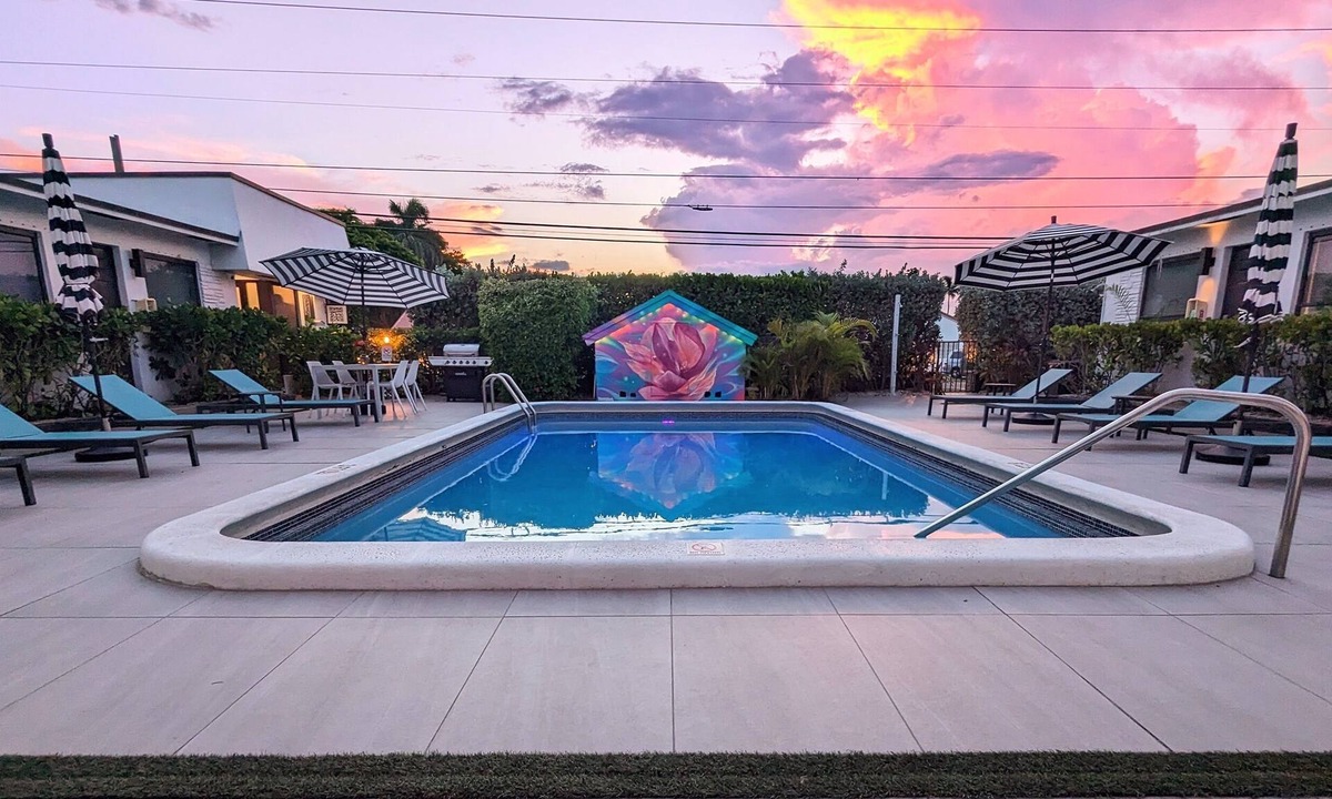 Deerfield Beach Apartment | King Bed Studio 102 Pet Friendly | Block to Beach!