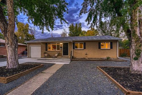Alta Vista Area House | King Bed Suite 5BR, Games-Firepit-Bikes-RV Parking