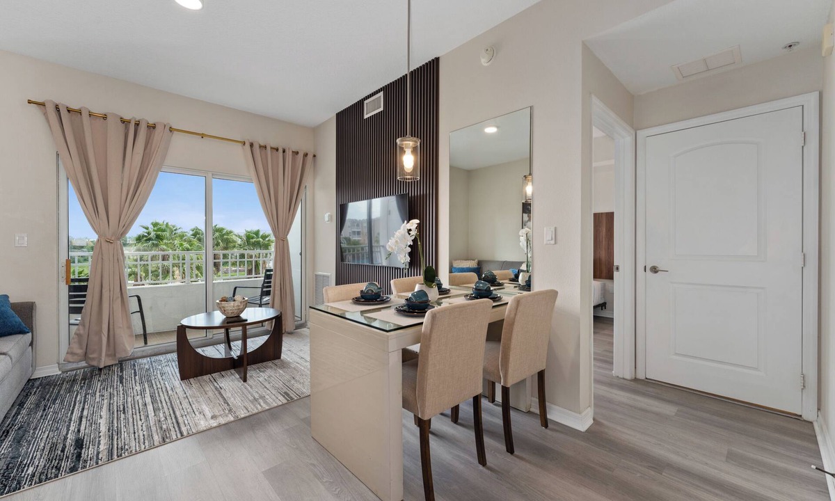 Florida Center Apartment | King Bed Suite, Kitchen, Near Theme Parks