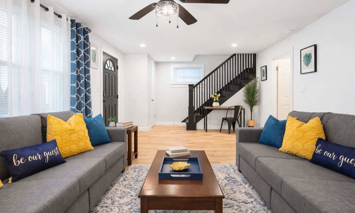 Joliet House | King Bed Suite, *Spacious Newly Remodeled House*