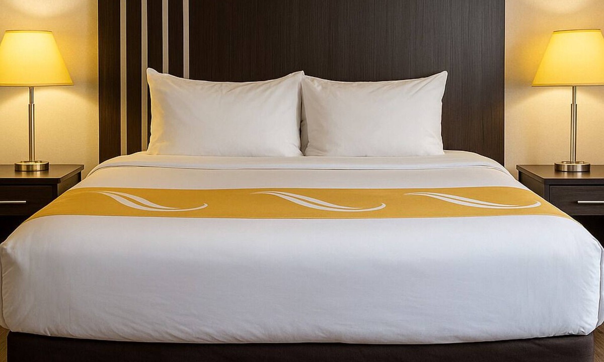 Point Edward Hotel | King Bed Suites with Jacuzzi and Pullout Couch(Non Smoking)