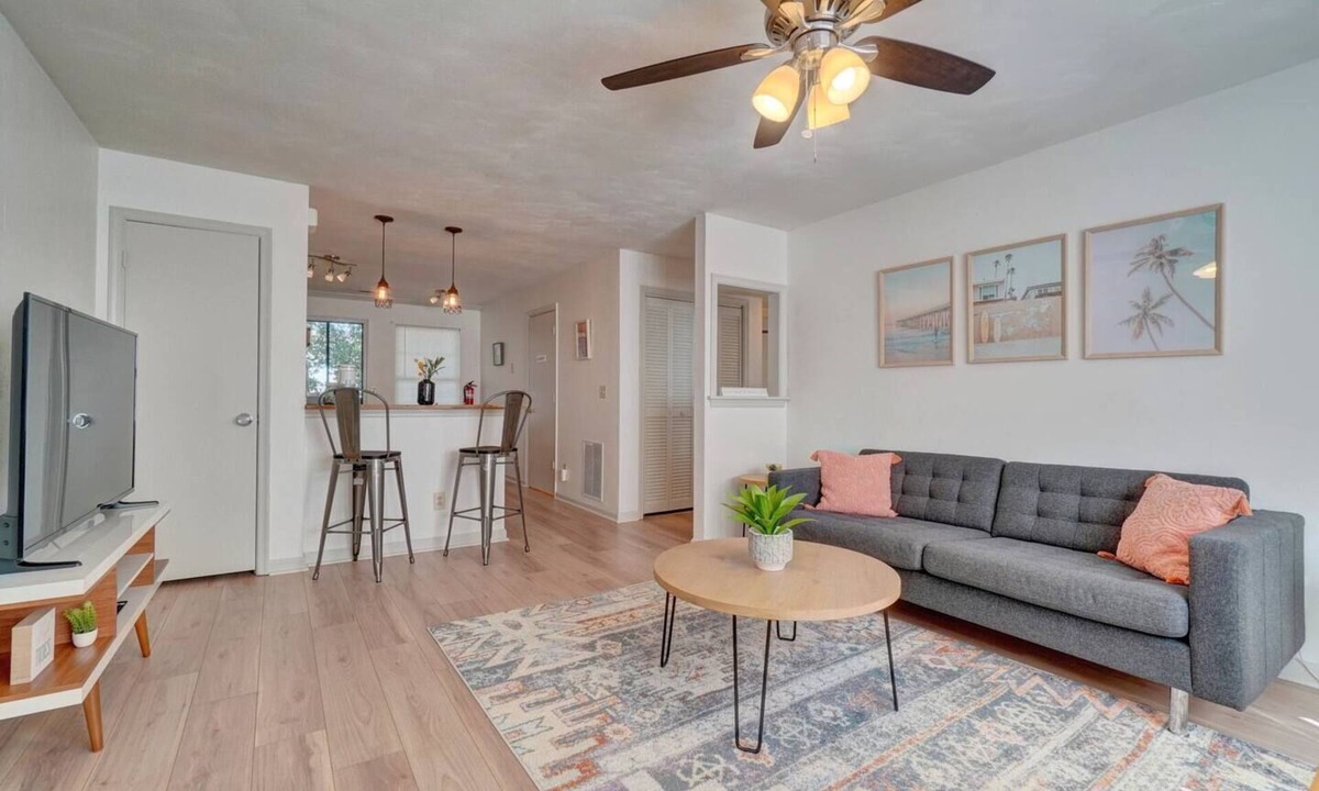 East Ocean View Apartment | King Bed WIFI - Work Space - 2 parking space B