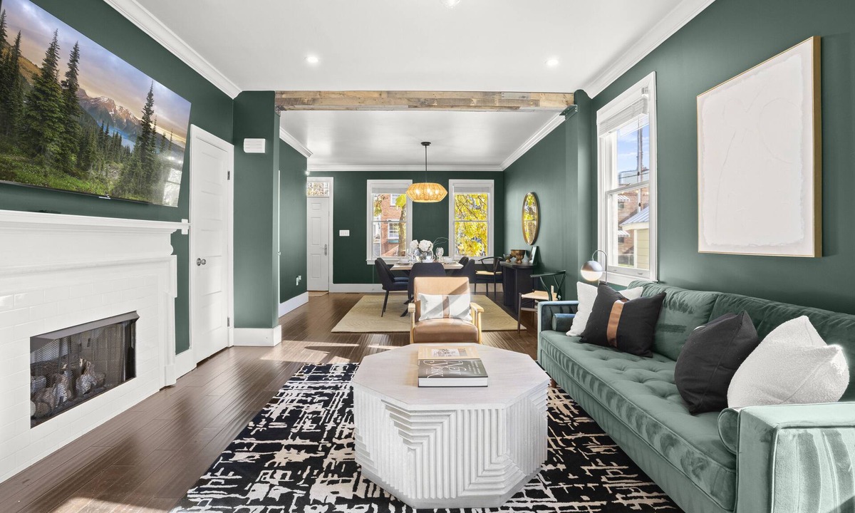 Old Town West House | King Beds <> A Dashingly Bodacious Old Town Xcape