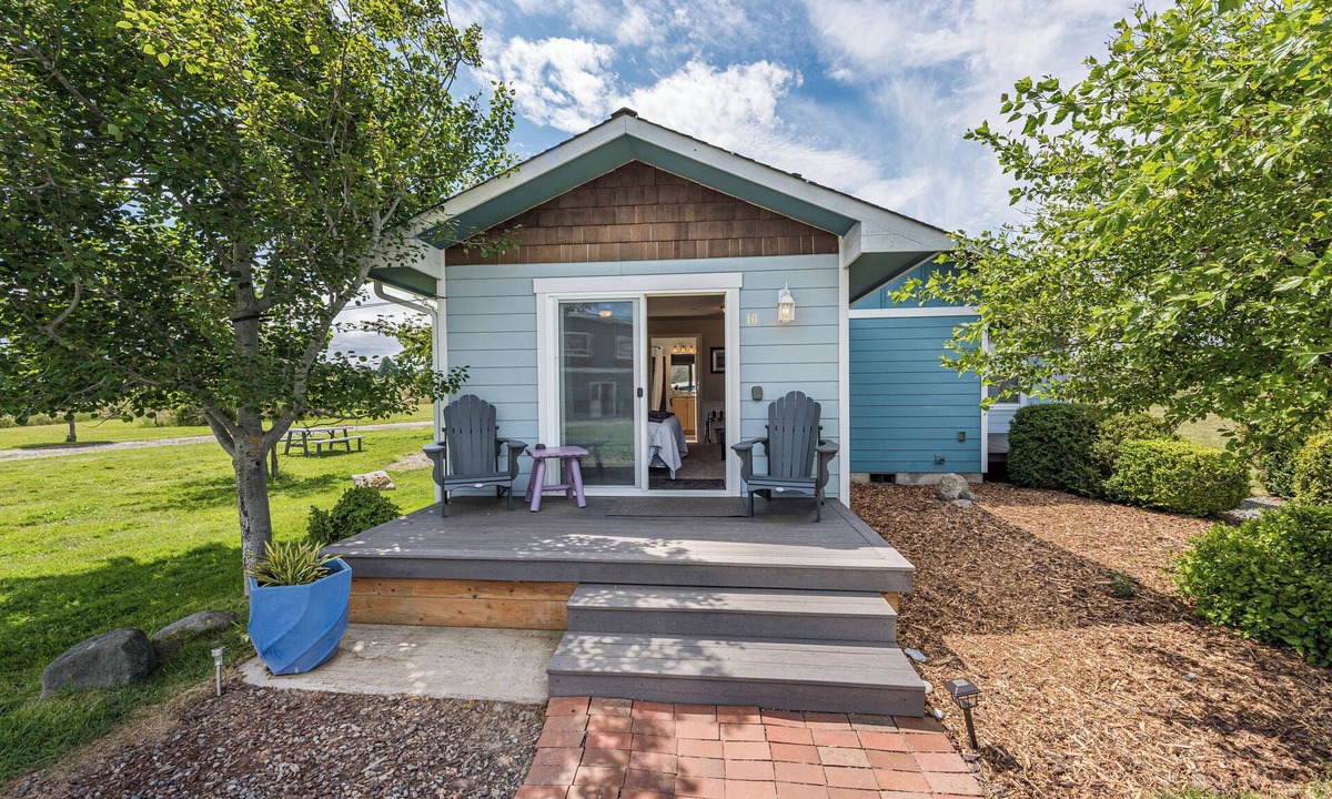 Sequim Hotel | King Bunk room with a distant Ocean view.