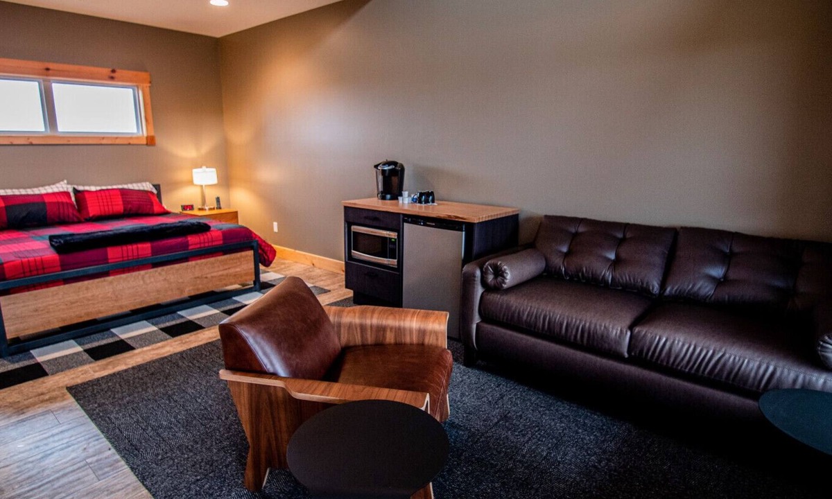 Maple Hill Hotel | King Cabin Room Lark Spur