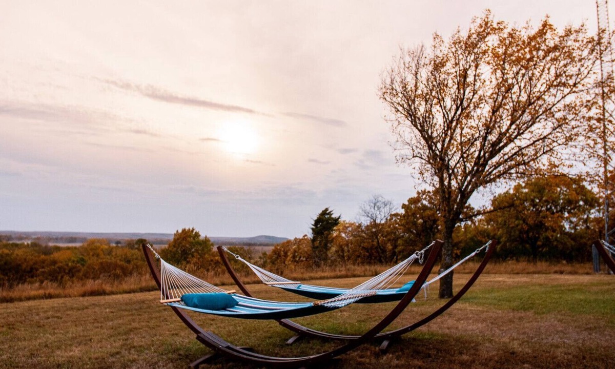 Maple Hill Hotel | King Cabin Room Osage