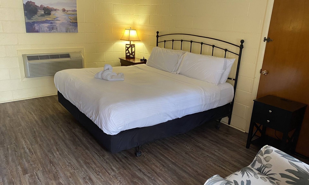 Mount Ida Hotel | King Guest Room located at the Joplin Inn at the entrance to Mountain Harbor, just 2 1/2 miles from Lake Ouachita. by RedAwning