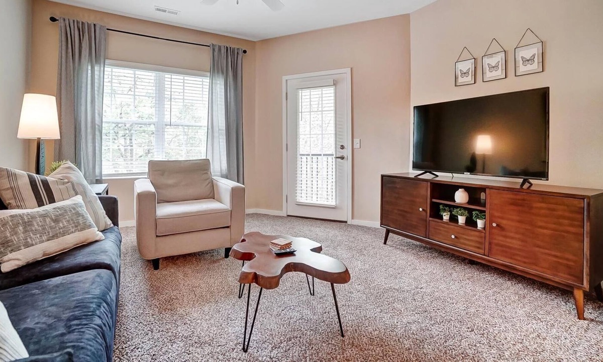 Westerville Apartment | King Hoover Hideaway | Pet-Friendly | W/D!