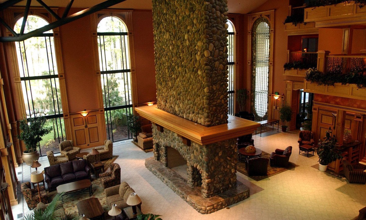 North Bonneville Resort | King Jacuzzi Mountain View