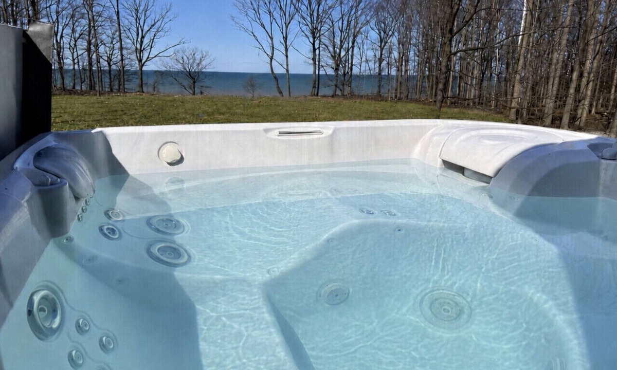 Portland House | King Lakefront Retreat on 7.5 Acres Near Wineries