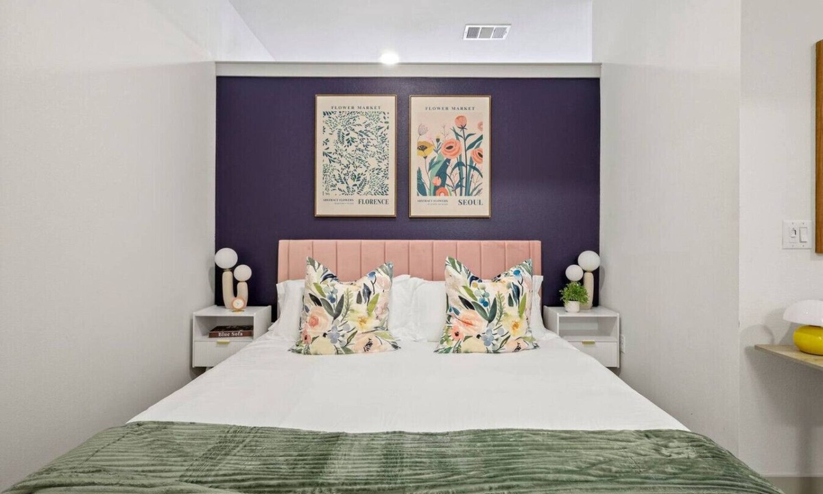 Far North Dallas Apartment | King Loft | Pool+ Parking+ Gym | 5 min to Galleria