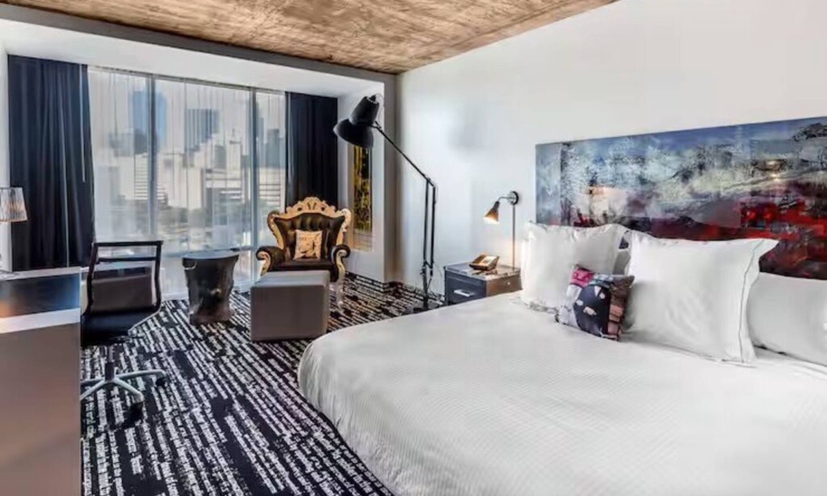 Cedars Hotel | King | Lorenzo by Hilton | Skyline Pool, City Center 6 Min, Deep Ellum 7 Min