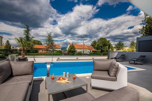 Vantacici Apartment | King Luxury Apartment with Private Pool