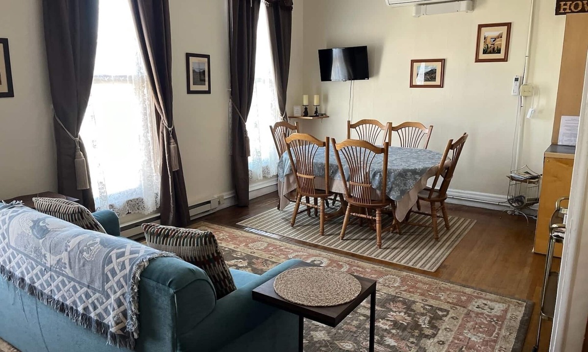 Buffalo Apartment | King One Bedroom, Converted1894 Historic Hotel, Downtown Buffalo Wyoming