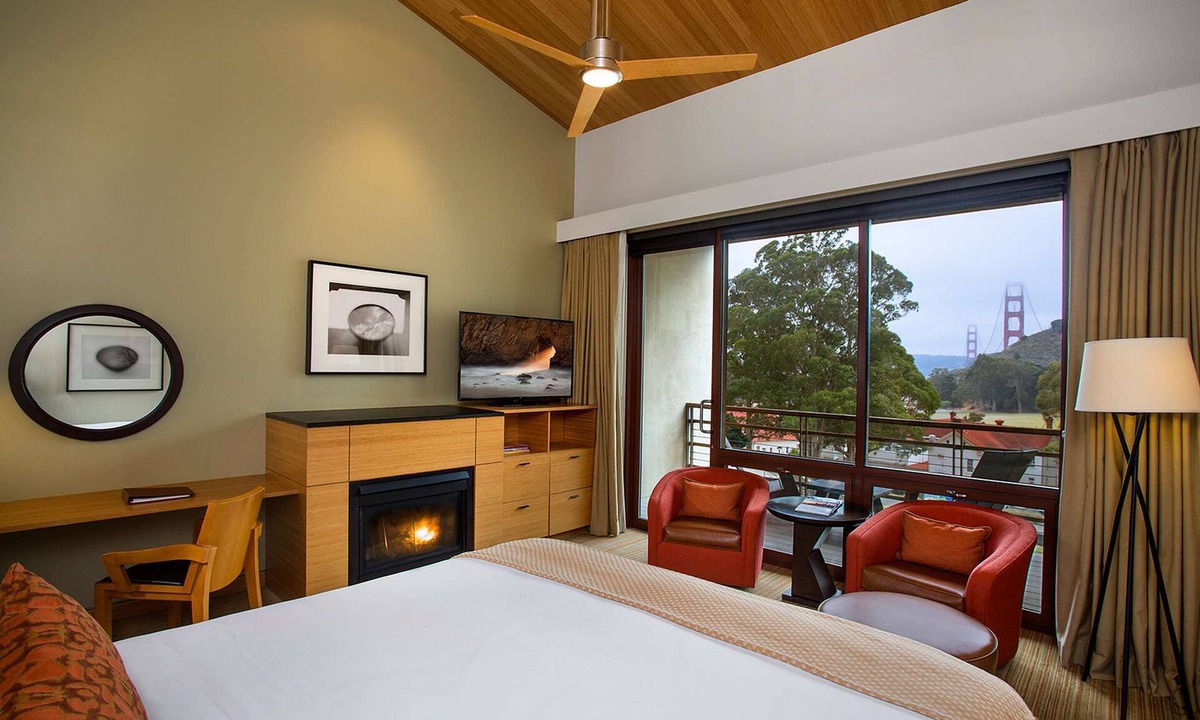 Sausalito Hotel | King Room at a 4.5⭐️ Hotel