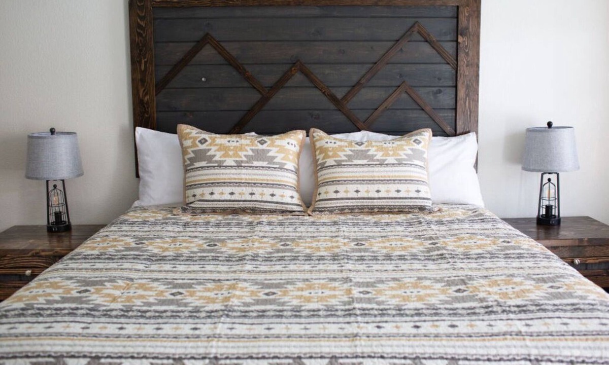 Encampment Apartment | King Room Retreat: Rustic Escape by Platte River