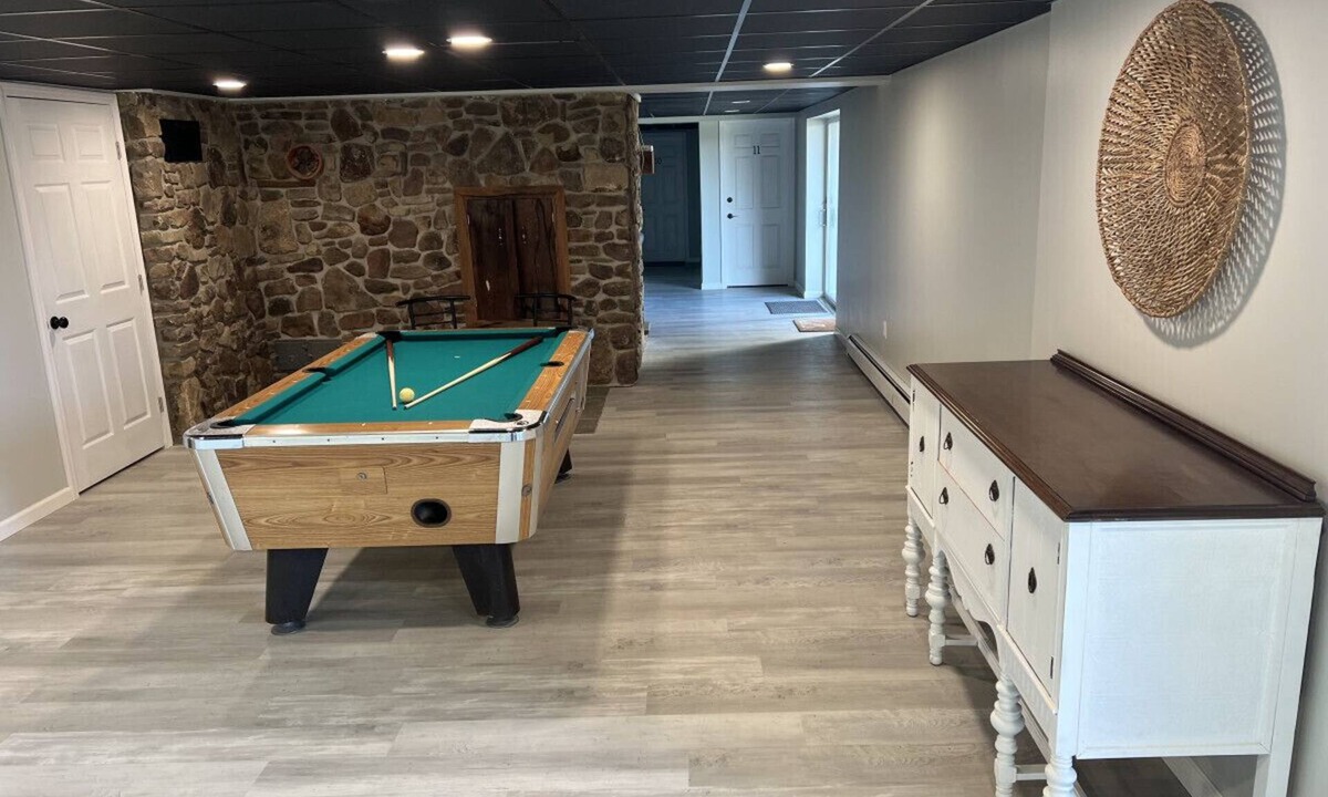 Wellsboro Cabin | King Room w/Shared Bath | Game Room + Firepit