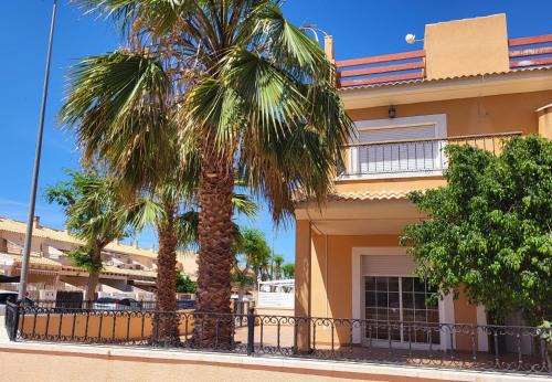 Santiago de la Ribera House | King`s Apartments