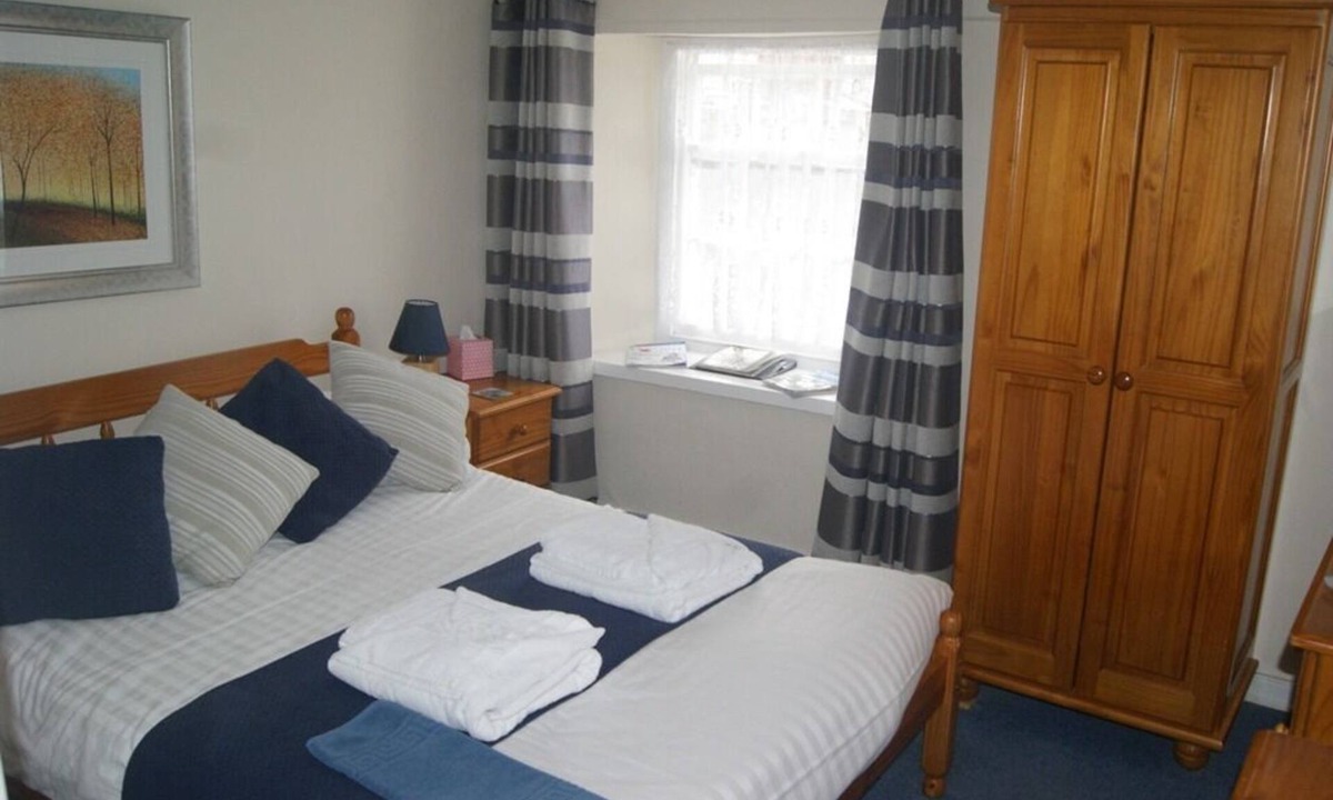 Lostwithiel Bed & Breakfast | King's Arms