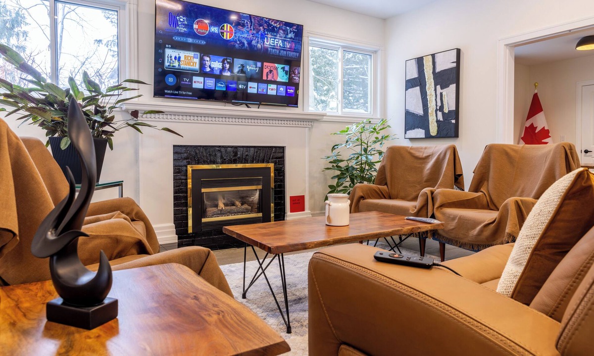 Old Town Historic District Cottage | King's Gate nOld Town +150m to Queen St + 4 king Beds +4.5 Bthrm+ EV+BBQ