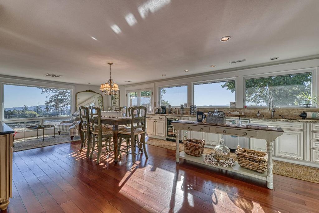 Newberg House | King's Queen