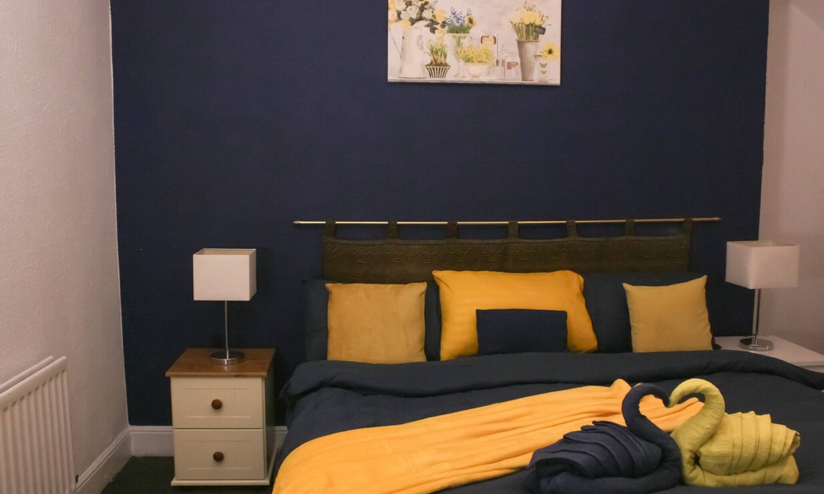 Hartlepool House | King-sized bed with Wifi, Parking and Kitchen