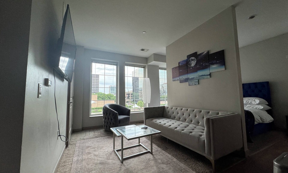 Uptown District Apartment | King Studio Downtown Columbus