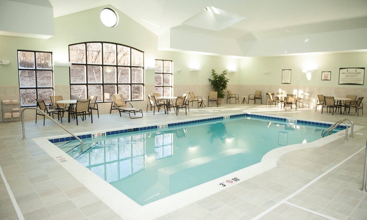 North Wales Apartment | King Studio | Free Breakfast, Pool & Hot Tub Access!