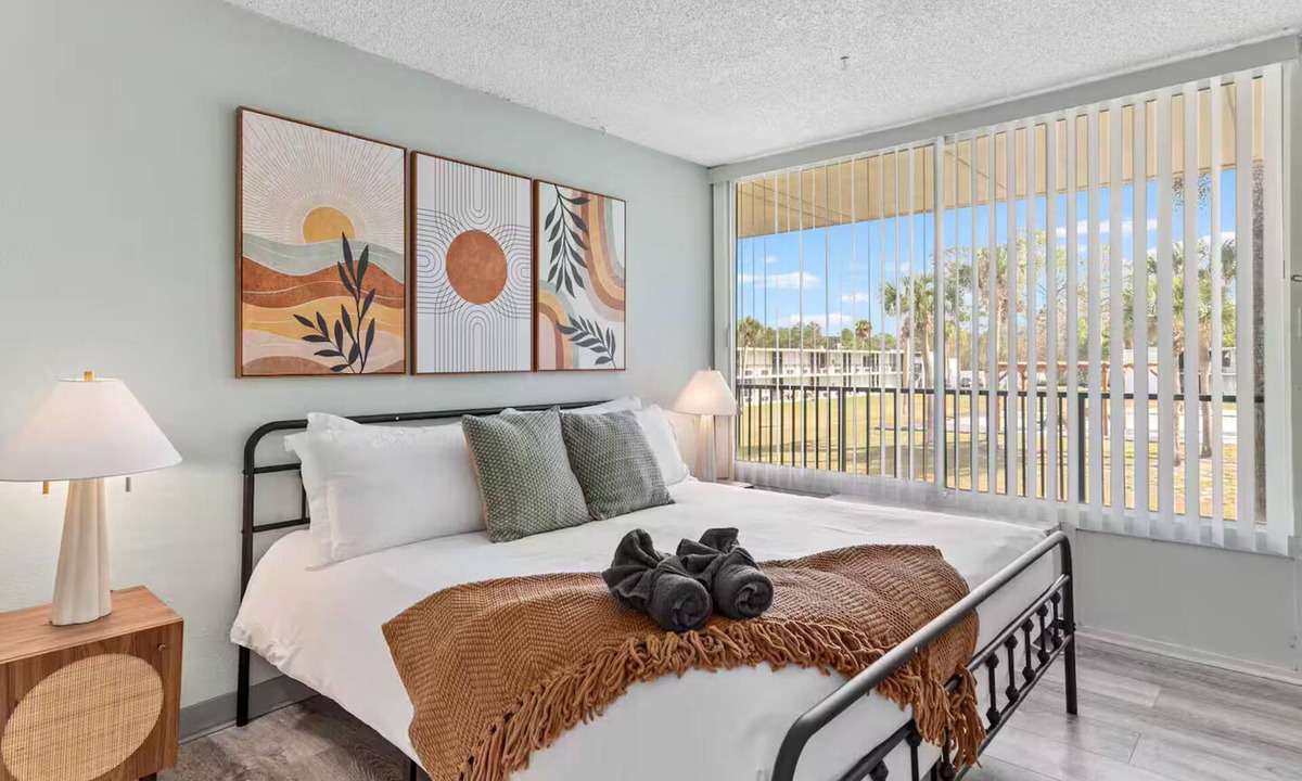 Highlands Apartment | King Studio Getaway, 5 Minutes to DT and Jax U