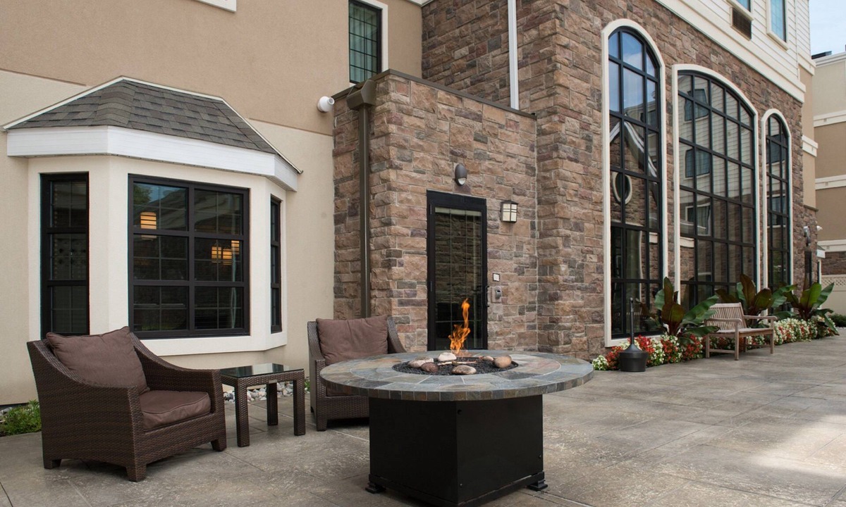 North Wales Apartment | King Studio | Pool & Hot Tub Access