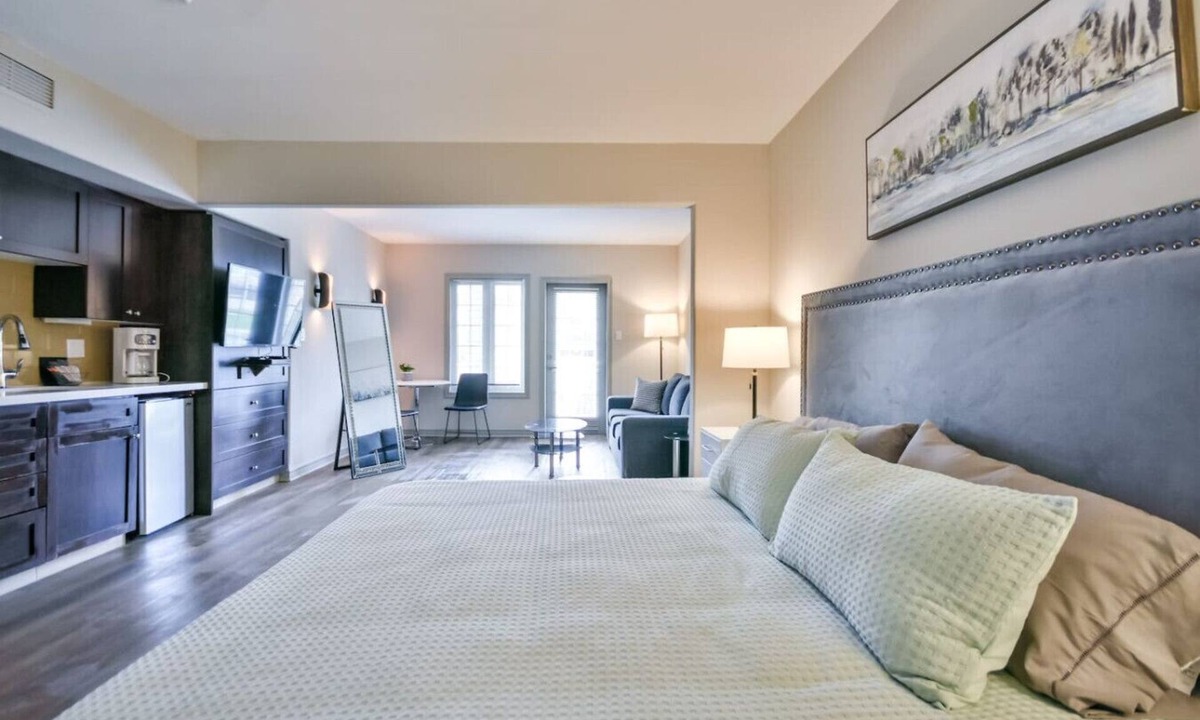 Oro-Medonte Condo | King Studio Suite – Sauna, heated Pool