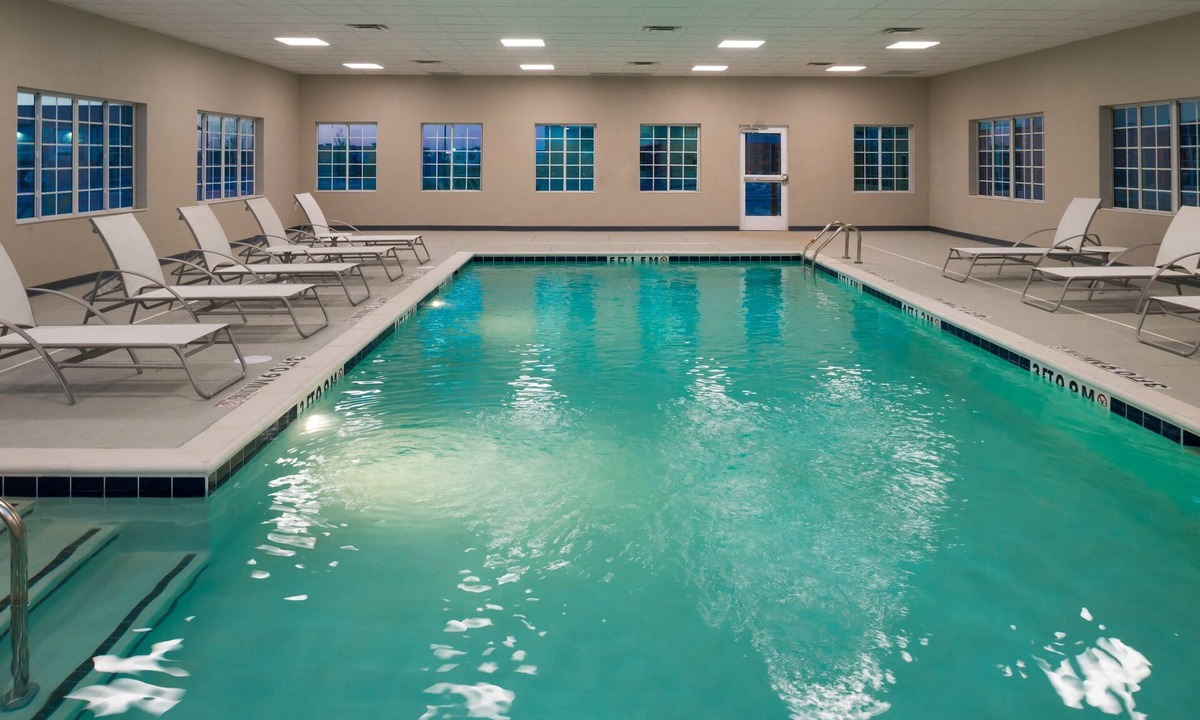Pecos Condo | King Suite. Free Breakfast. Pool. Gym. Your Next Trip!