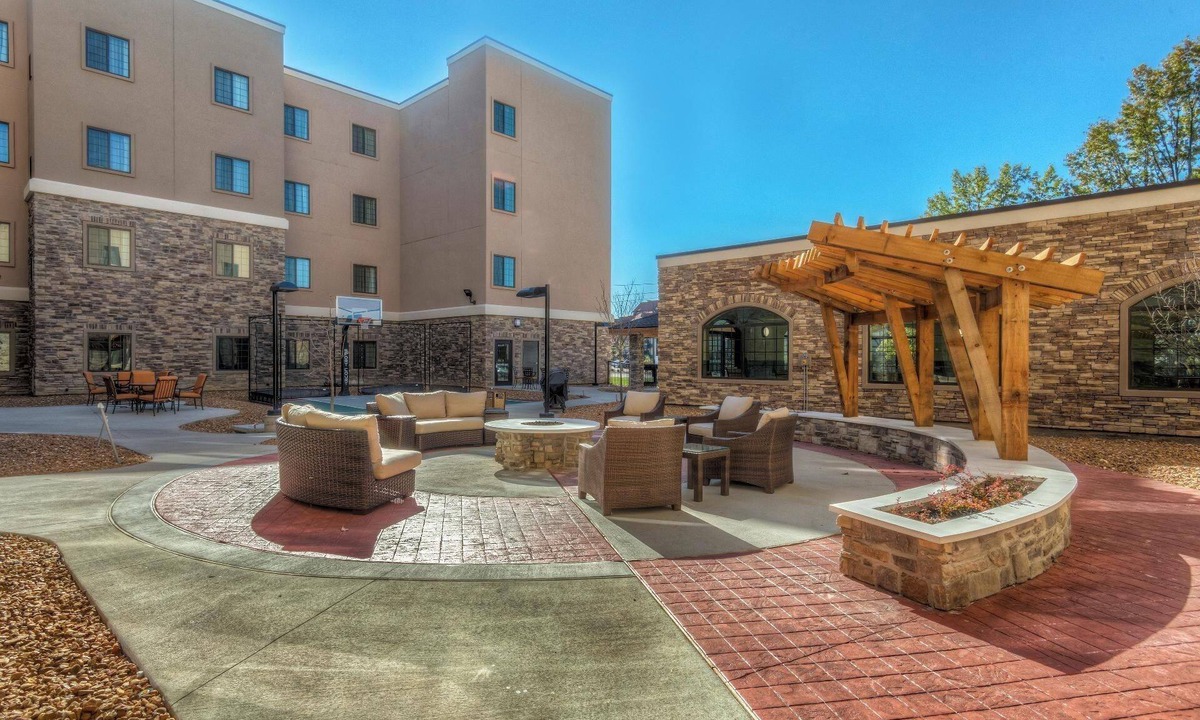 Maryland Heights Condo | King Suite Great for Business Travelers! Complimentary Breakfast