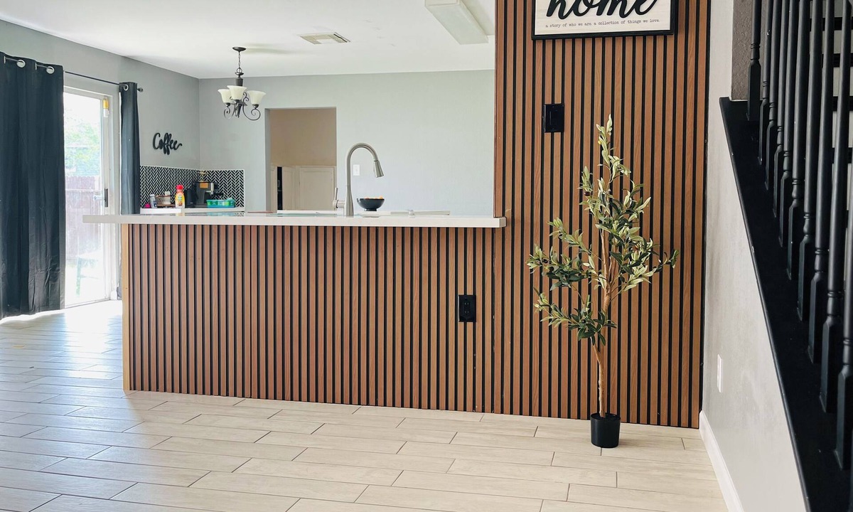 Rosenberg House | King suite- great getaway with coffeeBar-MovieRoom & lots of space at CasaTowers