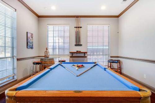 Rowlett House | King Suite House with Pool Table & BBQ