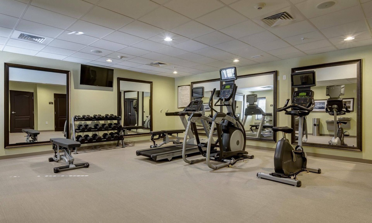 Maryland Heights Condo | King Suite Near Edward Jones! Shared BBQ Area On-Site