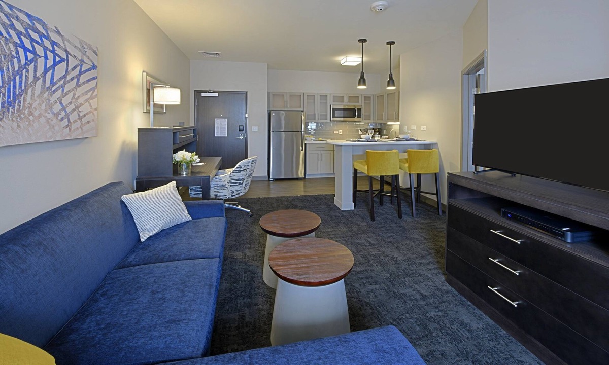 Briarwood Condo | King Suite Near Medical Center. Free Breakfast Buffet.
