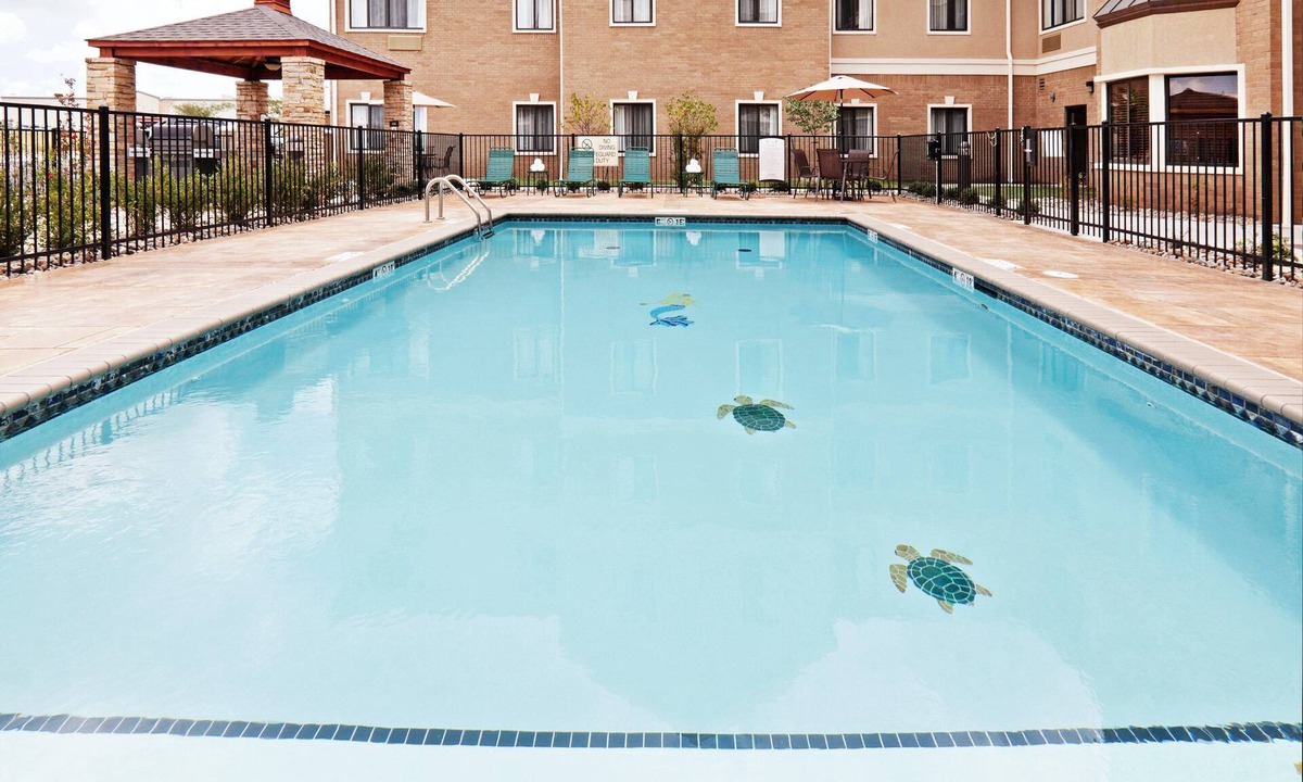Oklahoma City Condo | King Suite near Quail Springs Mall | FREE Daily Breakfast & Pool Access